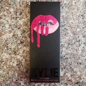 Kylie matte liquid lipstick & lip liner "Tipsy"